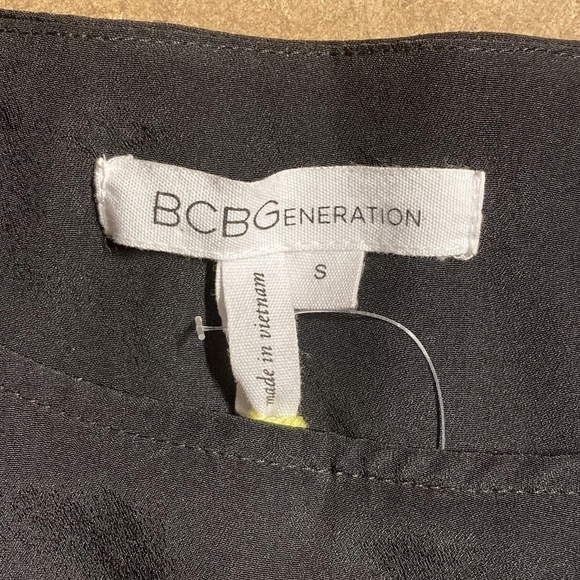 BCBGeneration Black Top Velvet Velour Short Sleeves Open Back Cut-Out Women's S - Picture 8 of 9